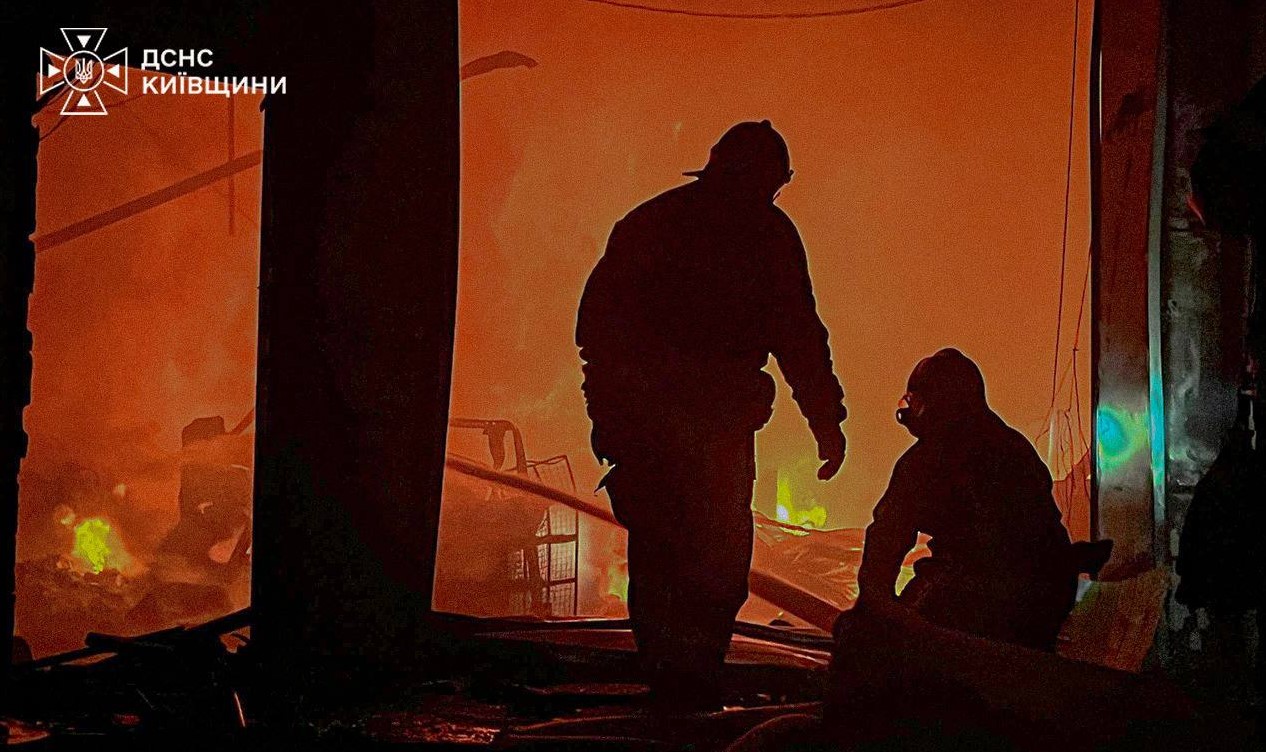 РФ завдала ударів по автопарку медиків у Києві: скільки "швидких" вигоріло вщент